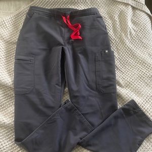 FIGS Technical Collection low-rise scrub pant, charcoal grey small.Straight leg